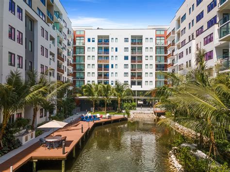 10X Wellington Club offers 1 to 3 bedroom apartments ranging in size from 758 to 1295 sq. . 10x las olas walk photos